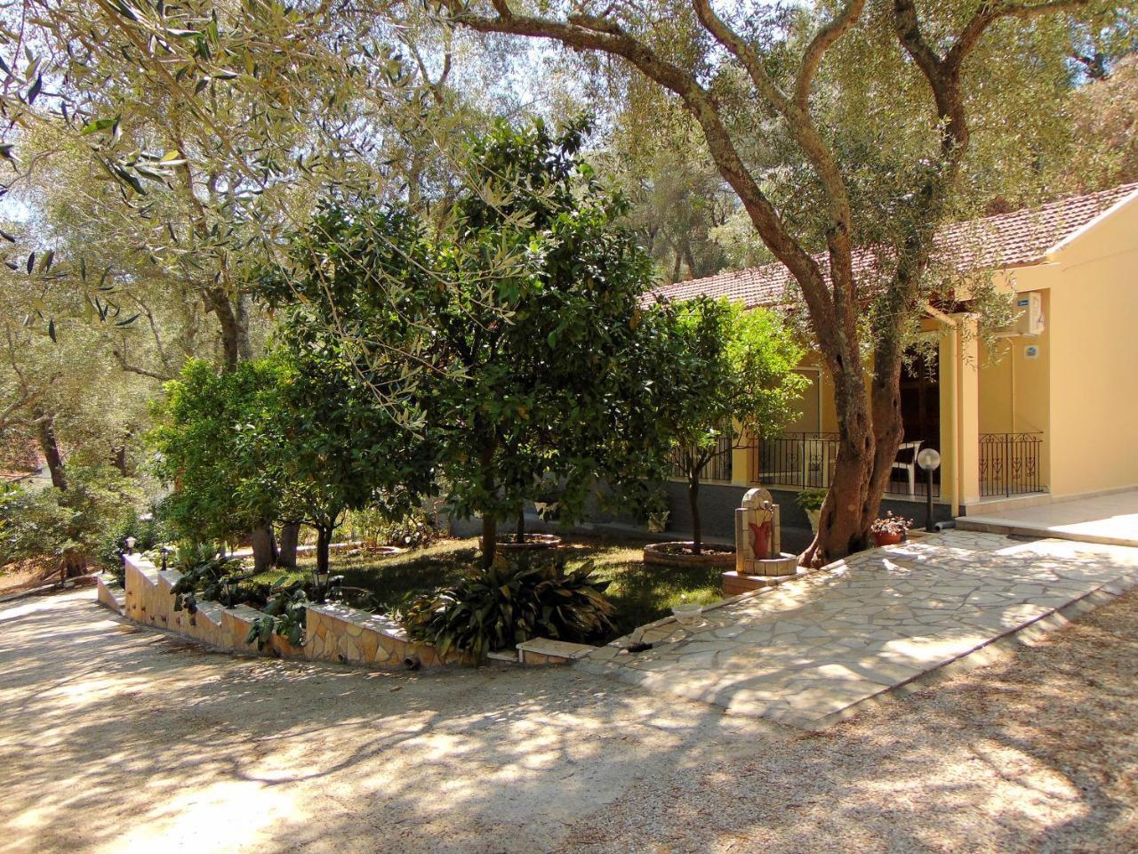 Villa Eleni - Studios Liapades Luaran gambar